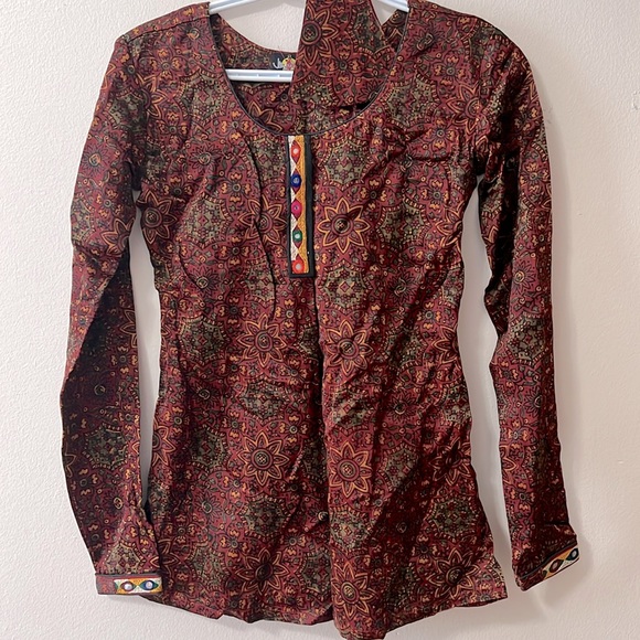 Traditional kurta/top - Picture 1 of 3